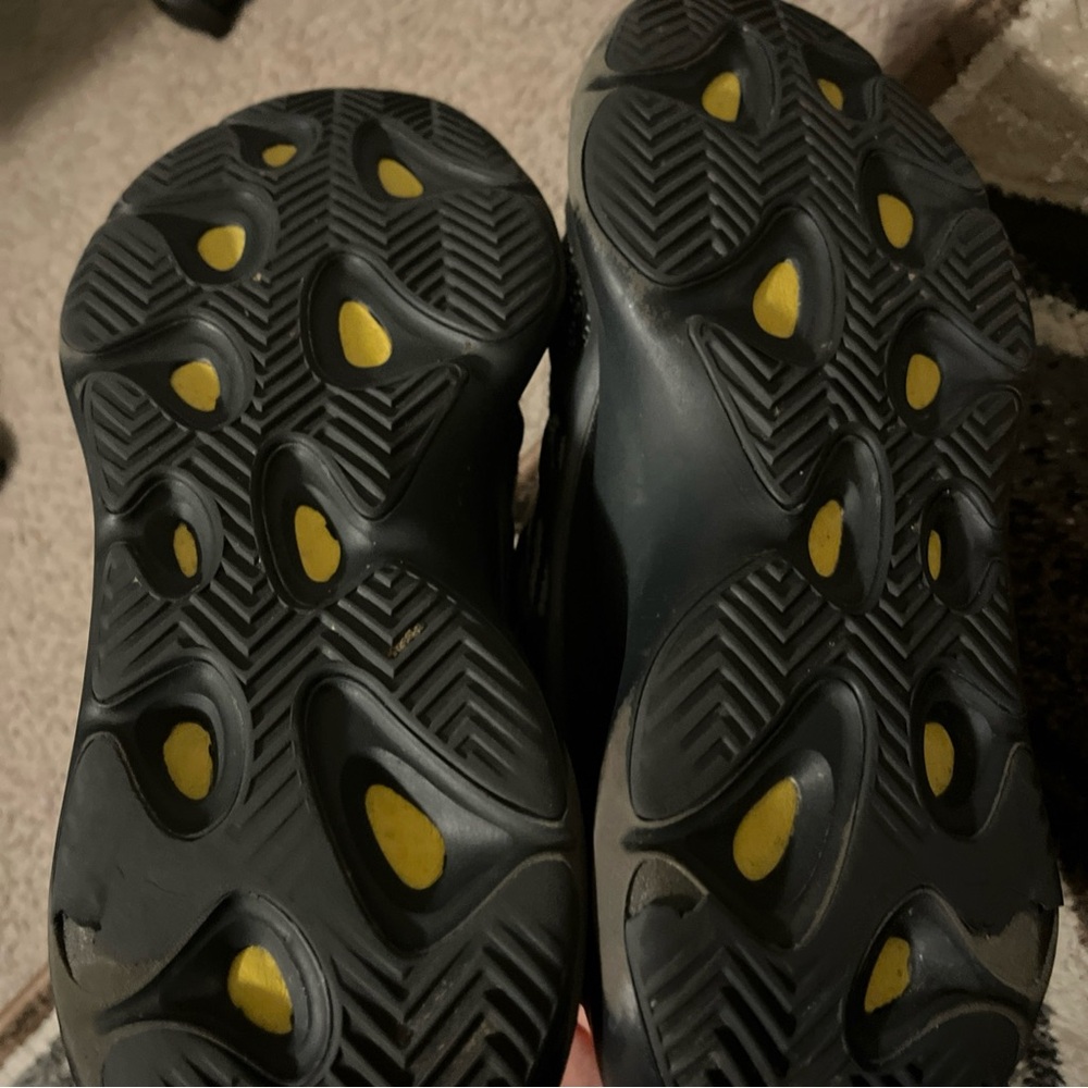 yeezy 700